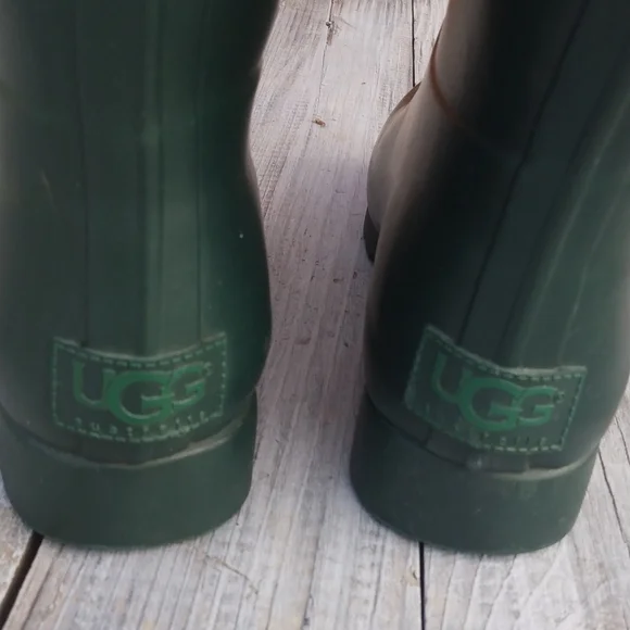 UGG plaid x hunter green rainboots - Picture 4 of 15